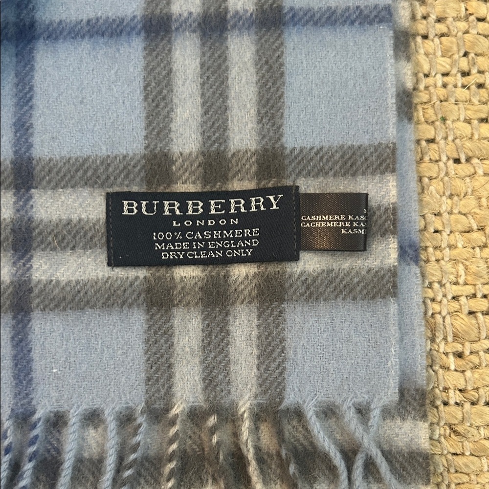 Burberry 100% Cashmere Scarf Blue and Gray Plaid Unisex - Picture 2 of 6